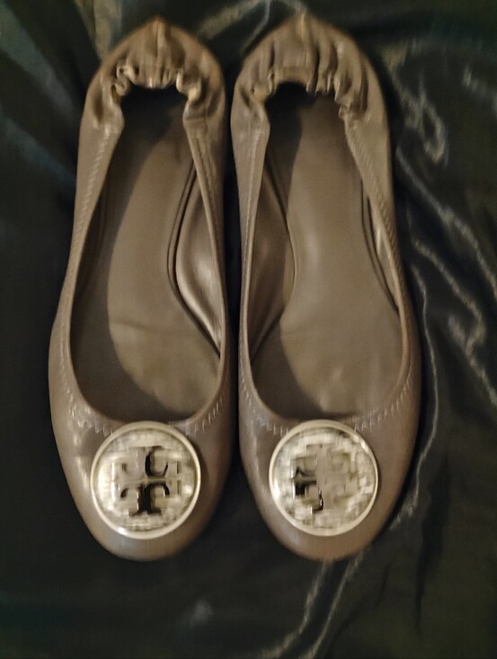 Tory Burch Shoes - Women's Like New Grayish Beige Tory Burch Ballet Flats With Emblem U.S. Size 9
